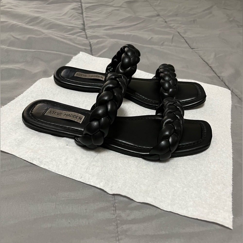 Black Steve Madden Sandals size 7, used but in good condition.
